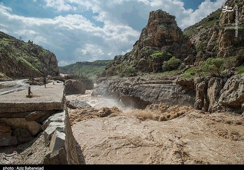  فیلم/ سیل وارد خیابان‌های خرم‌آباد شد
