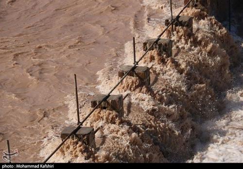 فرودگاه خرم‌آباد با کمک سپاه بازگشایی شد/ سیلاب آب ۶۲۰ روستای لرستان را قطع کرد/ سیل محور کرج - چالوس را با خود برد