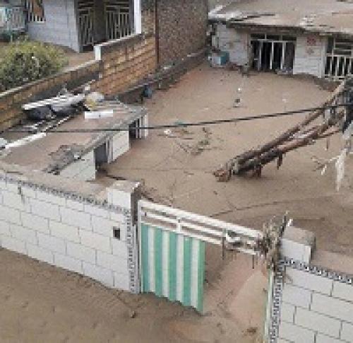  عکس/ ارتفاع گل و لای بعد سیل معمولان!