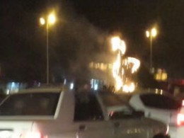  فیلم/ آتش گرفتن نماد جدید طاووس در شیراز