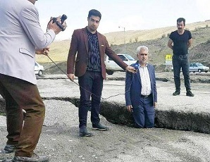 عکس/مصاحبه با فرمانداردرمحل رانش زمین!