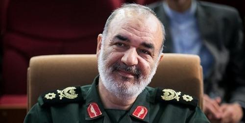 خوزستان را بهتر از قبل می سازیم/ همه فرماندهان ارشد سپاه درگیر کمک رسانی هستند