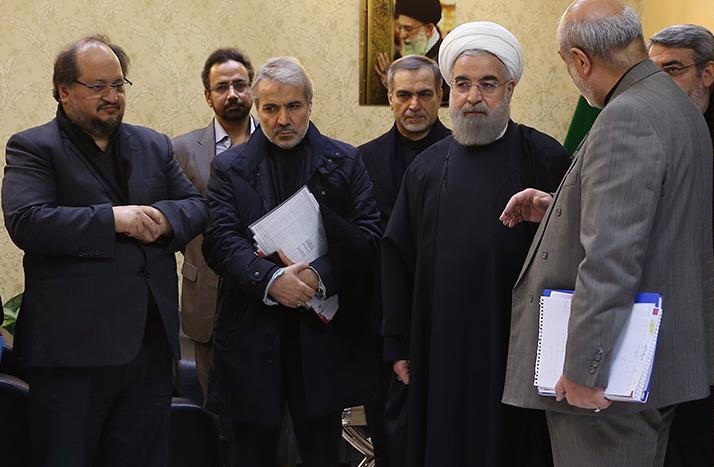 اعتراف یکی از متهمان «حیف و میل بیت المال»/ نوبخت: باید قبول کنیم که منافع ارز ۴۲۰۰ تومانی به دست مردم نرسید/ آقای معاون! چه کسی باید پاسخگوی بلعیده شدن یک پنجم بودجه کشور توسط «دلار جهانگیری» باشد؟