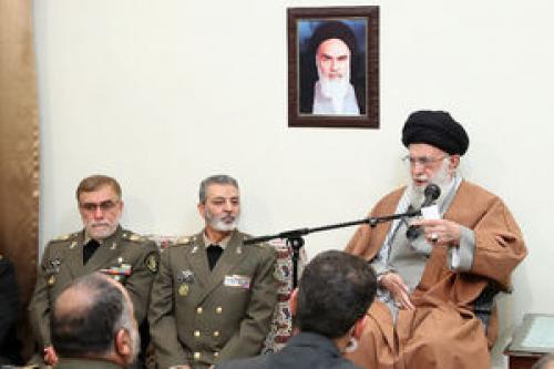 دست برادری ارتش و سپاه حرکتی زیبا پس از حرکت زشت آمریکایی‌ها بود/ هر کاری دشمن را عصبانی کند خوب است