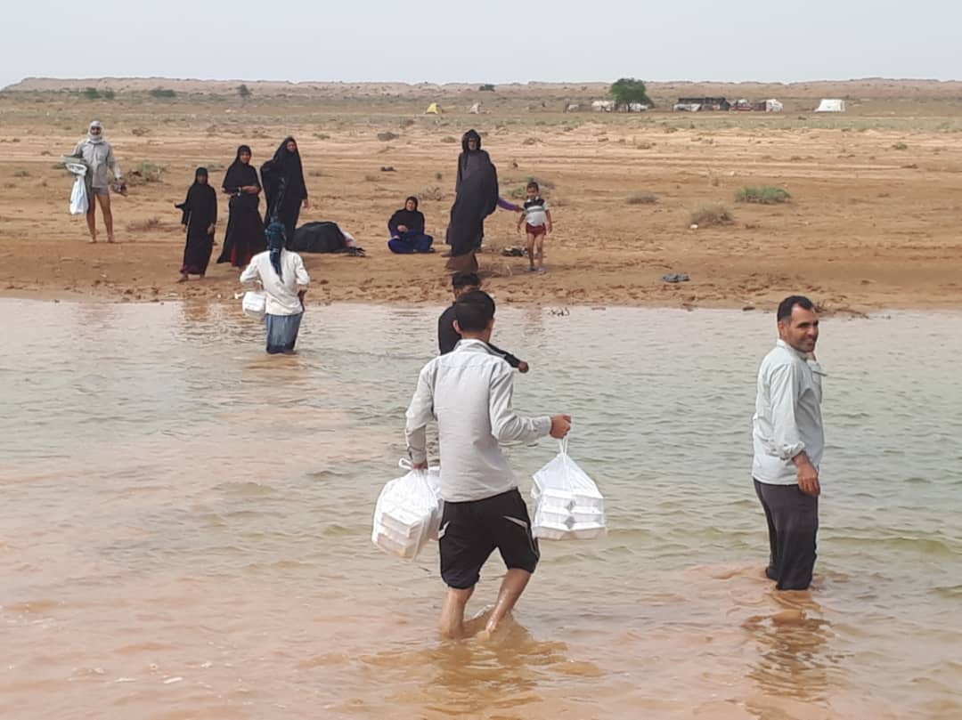 کمک رسانی انجمن قطعه سازان به منطقه سیل زده هوفل سیدا باجمعیت حدود50نفر