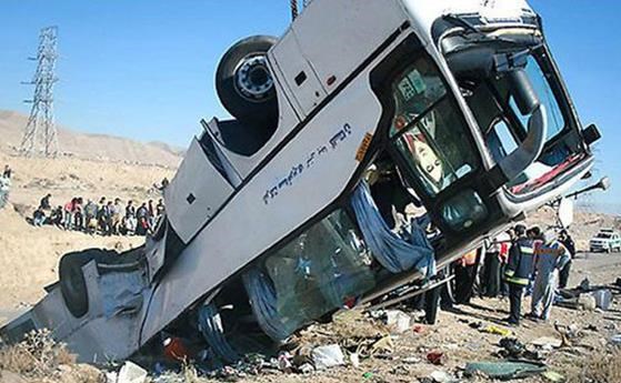 واژگونی اتوبوس حامل زائران مسجد جمکران/ ۶ نفر کشته شدند 