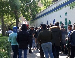 عکس/ صف‌های طولانی هواداران استقلال برای تهیه بلیت