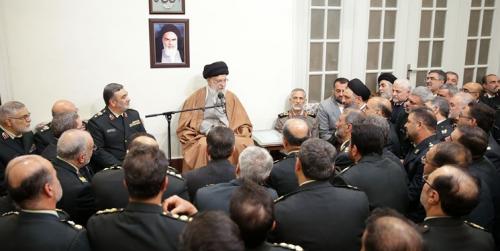 جلوگیری از خرید و فروش سلاح وظیفه نیروی انتظامی است/ با عوامل ناامن‌کننده فضای مجازی مقابله کنید