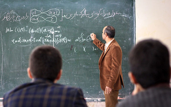 بدهکاری میلیاردی به معلمان برای3ماه پایانی سال۹۷ 