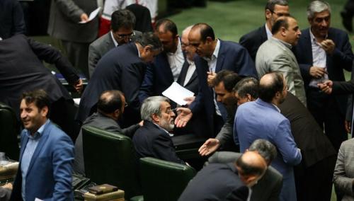اصرار دولت بر سهمیه بندی بنزین/ نمایندگان مخالفت کردند