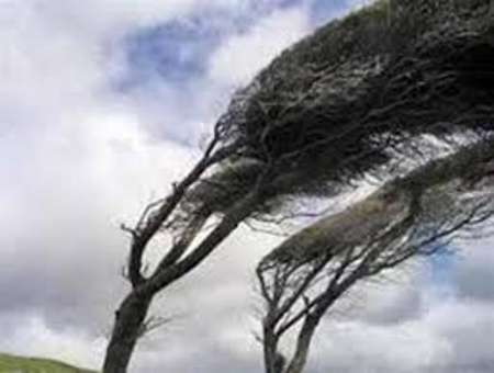 وزش باد در همدان ۷۶ کیلومتر بر ساعت بود