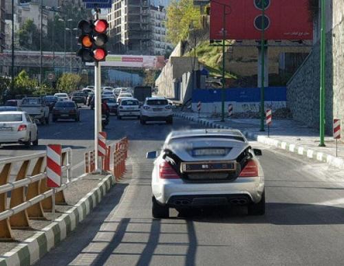 عکس/ حمل بار با خودروی بنز