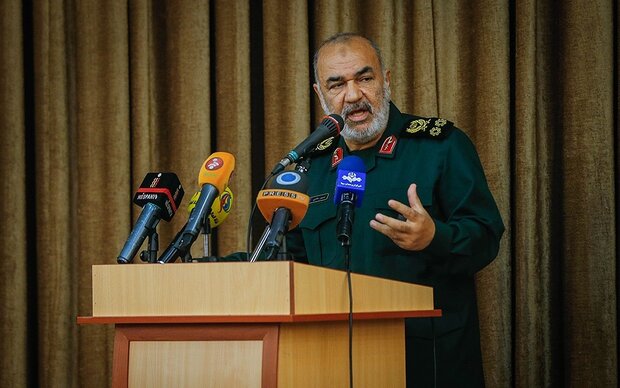 قادربه شکست دشمن درجنگ اطلاعاتی هستیم