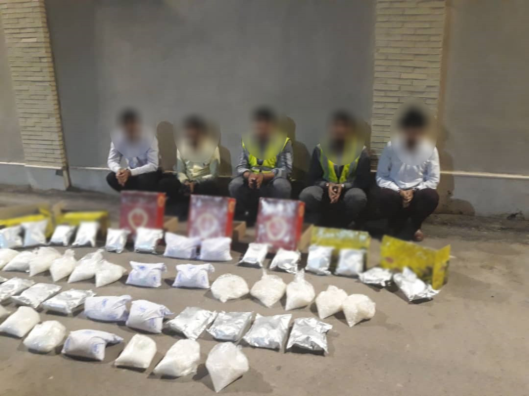 کشف یک محموله ۴۰ میلیاردی ماده مخدر شیشه از بار هواپیمای بم –تهران / چهار نفر از پرسنل فرودگاه بم بازداشت شدند/ احضار مسئولان فرودگاه