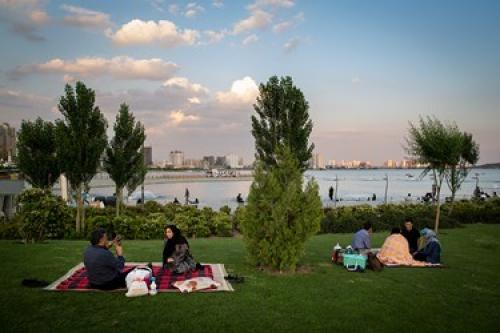 عکس/حال و هوای ماه مبارک رمضان در دریاچه چیتگر