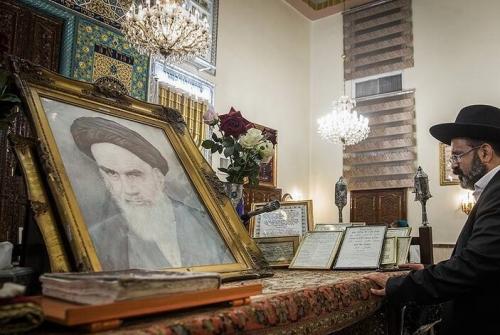 عکس/ بزرگداشت امام خمینی (ره) در کنیسه کلیمیان