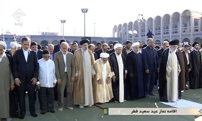 اقامه نماز عیدفطر توسط رهبرانقلاب در مصلی تهران/ حضور پرشور تهرانی‌ها در عید پایان رمضان +عکس و فیلم