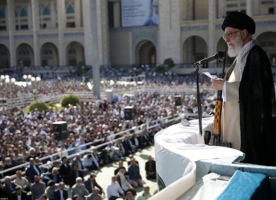 عکس/ اقامه نماز عید فطر به امامت "آقا"