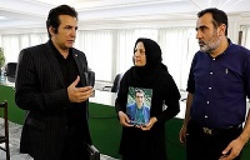 عکس/ بازیگر معروف در دادگاه