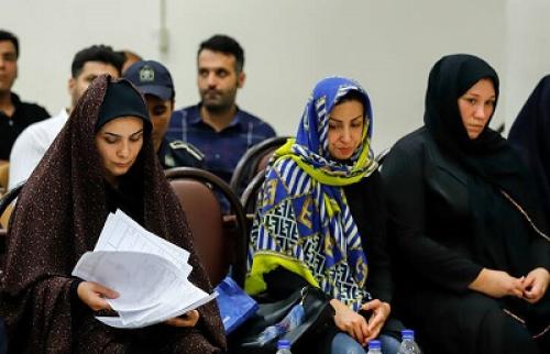 عکس/ متهمان زن"کیمیا خودرو" بدون چادر در دادگاه