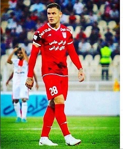 خداحافظی ستاره تراکتور با هواداران +عکس