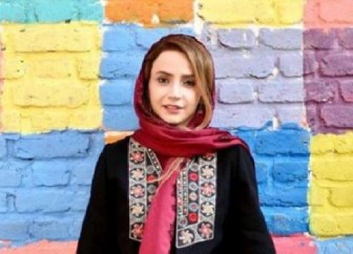 چهره مضطرب خانم بازیگردرکناربزرگراه/عکس 