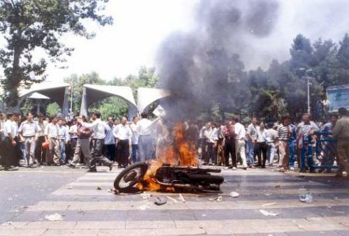 چند ورق از انچه در کوی دانشگاه گذشت/بازخوانی حوادثِ فتنه کوی دانشگاه 