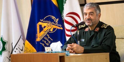  اگر دشمن دست به غلطی بزند بی‌آبرو می‌شود