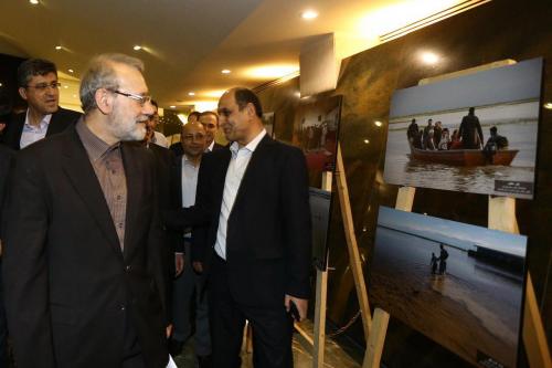 لاریجانی از نمایشگاه عکس مناطق سیل زده بازدیدکرد