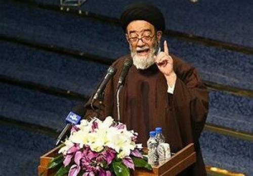  فیلم/ واکنش جالب پدر امام جمعه تبریز به حکم رهبر انقلاب برای پسرش