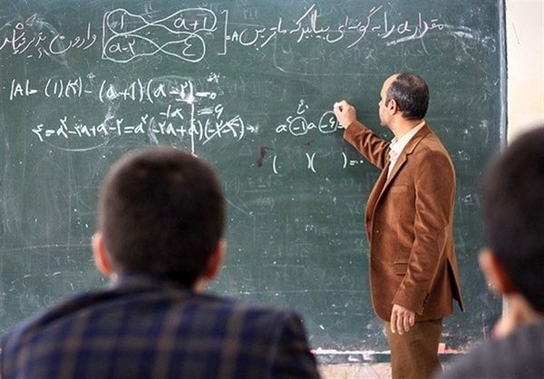  معلمان یک مدل درس می‌دهند اما سه مدل حقوق می‌گیرند 