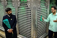 عکس/داورعصرجدیددرضریح حرم سیدالکریم
