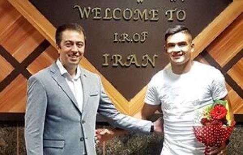 دومین ستاره جنجالی سرخ پوشان رونمایی شد/ مهاجم جدید پرسپولیس به تهران رسید