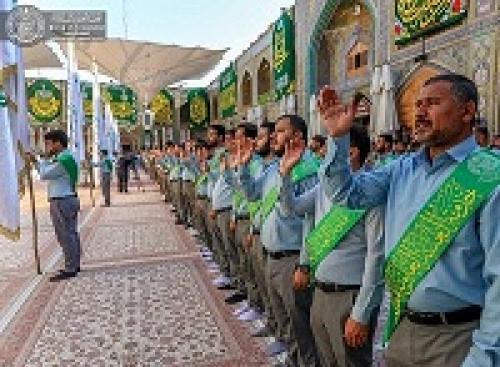  عکس/ تعویض پرچم ایوان طلای حرم علوی(ع)
