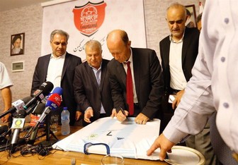 مدیران پرسپولیس نمی‌دانندچطورحواشی را کم کنند 