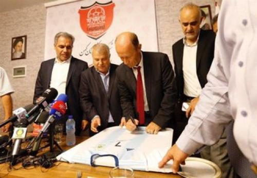 مدیران پرسپولیس نمی‌دانندچطورحواشی را کم کنند 