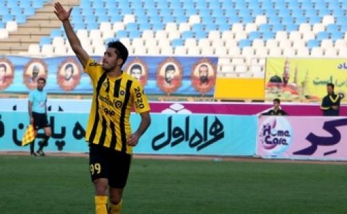  قرارداد مدافع استقلال به ثبت نرسید 