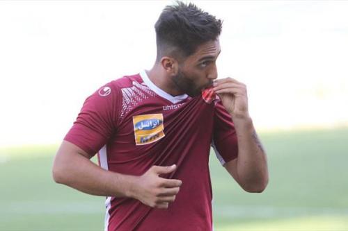 جنجال ودرگیری در اردوگاه پرسپولیس:مهاجم پرسپولیس، باشگاه را تهدید به افشاگری کرد!