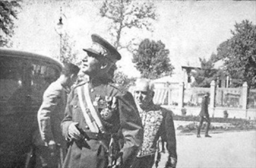 رضا شاه چگونه بزرگترین «زمین‌خوار» ایران شد