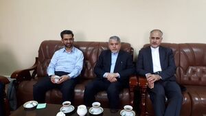 سفر بی‌ربط آذری جهرمی به قزاقستان! +عکس