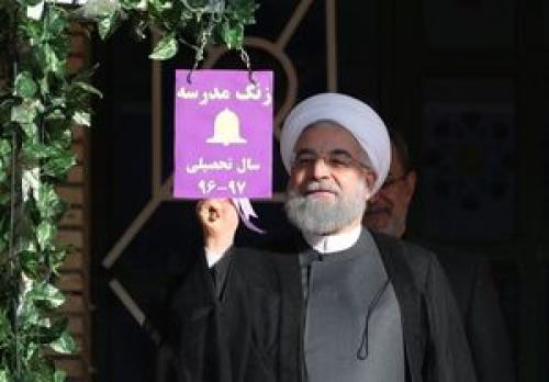  نواخته شدن زنگ مدرسه توسط روحانی