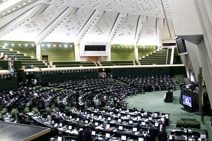  طرح «رفع محدودیت زنان برای خروج از کشور» زیر ذره بین مجلسی‌ها 