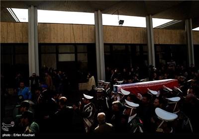  بازگشت پیکر غضنفر رکن‌آبادی به میهن 