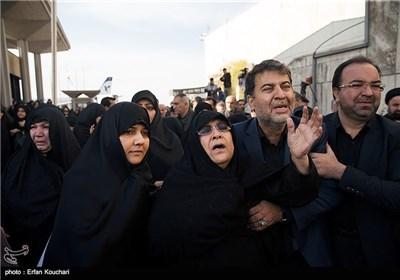  بازگشت پیکر غضنفر رکن‌آبادی به میهن 
