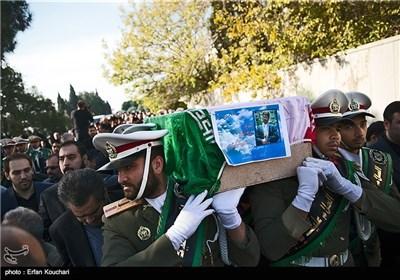  بازگشت پیکر غضنفر رکن‌آبادی به میهن 