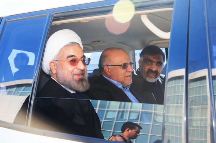 شوک ناگهانی دولت به قیمت بنزین بعد از شش سال تعطیلی اصلاح یارانه‌ها/ آیا زنگنه بابت هدر رفت میلیاردها سرمایه کشور محاکمه می‌شود؟
