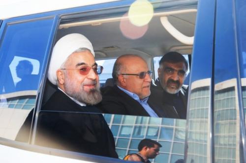 شوک ناگهانی دولت به قیمت بنزین بعد از شش سال تعطیلی اصلاح یارانه‌ها/ آیا زنگنه بابت هدر رفت میلیاردها سرمایه کشور محاکمه می‌شود؟