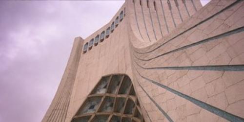  انجام مطالعات کارشناسی برای مرمت و بازسازی برج آزادی 