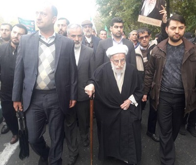  آیت‌الله جنتی در بین اجتماع‌کنندگان تهرانی