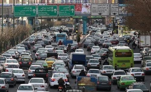 تهرانی‌هاسالانه 300 ساعت درترافیک‌ می مانند 
